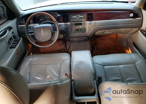 2010 Lincoln Town Car Signature Limited из США, поврежденный, VIN 2LNBL8CV1AX618688